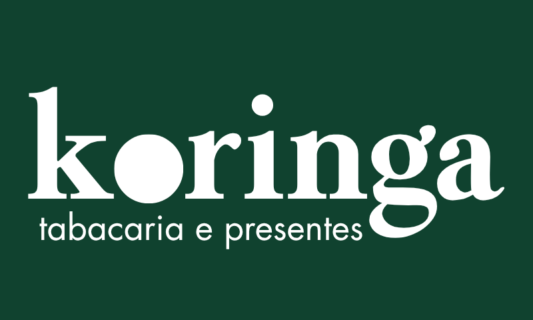 Koringa-Tabacaria-Logo-Verde-Branco-800x480-1.png